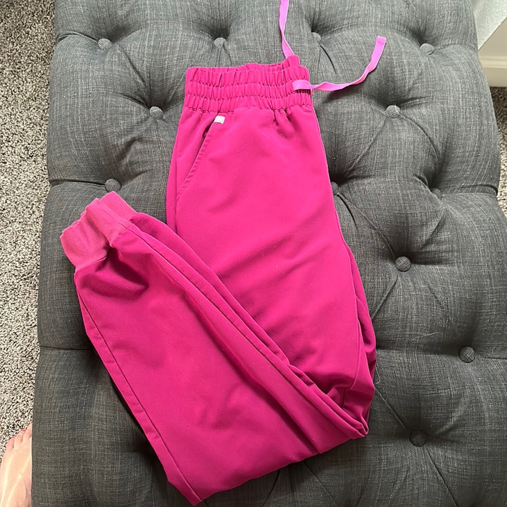 M FIGS pomegranate joggers